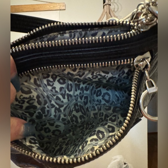 Coach Poppy Black Patent Wristlet with light grey Leopard Interior - Picture 5 of 7